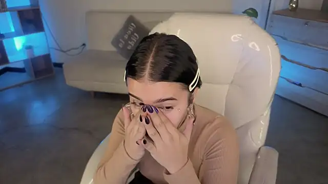 Nicole Foxx  online show from 12.20.25