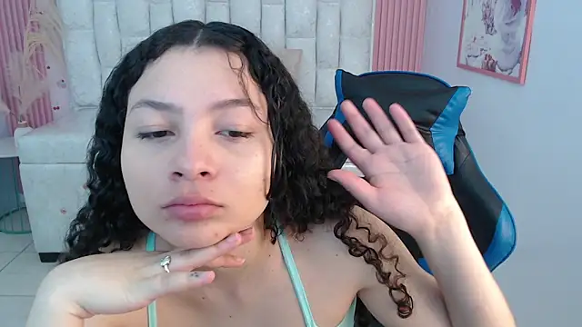 Snapshot of shalon_diaz_s chatting on 10.27.25 shalon diaz s online show from 10.27.25