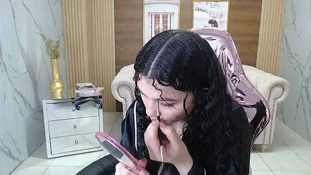 Snapshot of shalon_diaz_s chatting on 11.30.25 shalon diaz s online show from 11.30.25