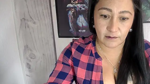 Snapshot of JULIANAWET69 chatting on 10.26.25 JULIANAWET69 online show from 10.26.25