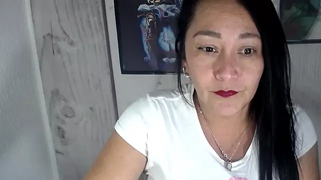 Snapshot of JULIANAWET69 chatting on 11.25.25 JULIANAWET69 online show from 11.25.25