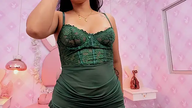 Snapshot of LIA_SWAN_ chatting on 11.28.25 LIA SWAN online show from 11.28.25