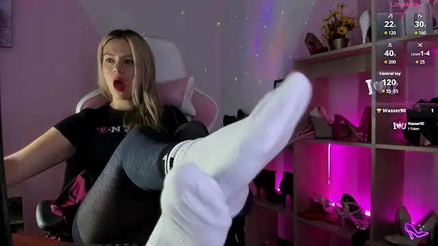 RayaCarr  online show from 09.10.25