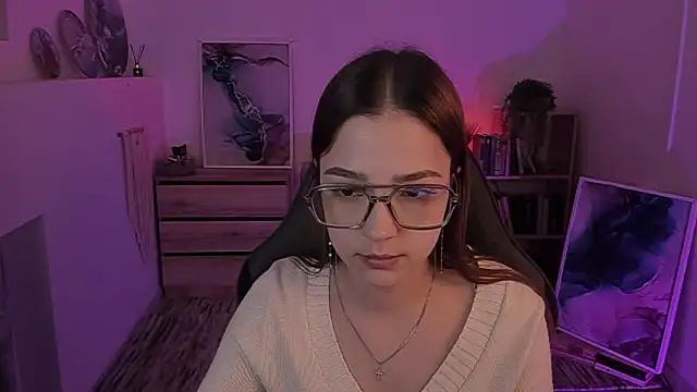 PamBeesly online show from 02.01.25