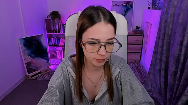 PamBeesly online show from 02.24.25