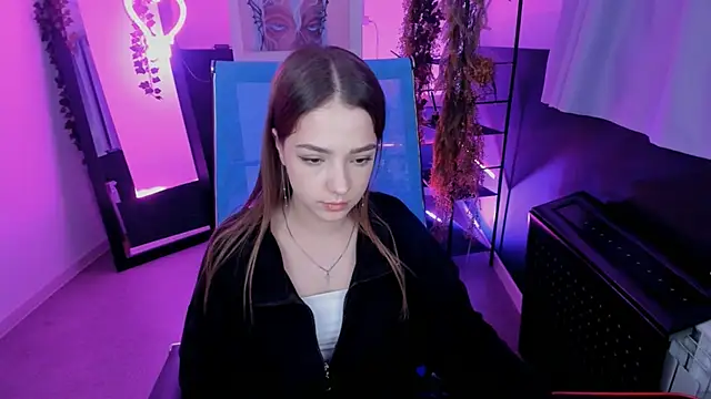 PamBeesly online show from 03.08.25