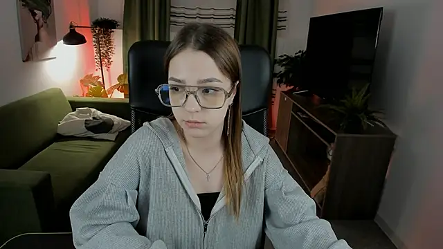 PamBeesly online show from 03.16.25