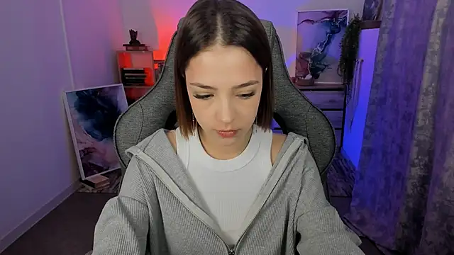 PamBeesly online show from 09.25.25