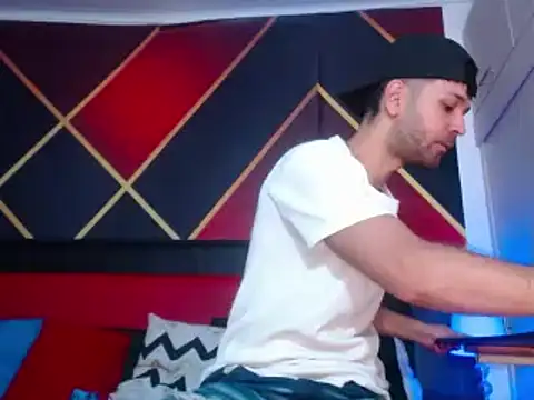 Snapshot of Cristian_white chatting on 02.10.25 Cristian white online show from 02.10.25