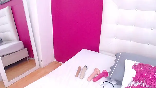 Snapshot of tinyy_whore18 chatting on 02.27.25 tinyy whore18 online show from 02.27.25