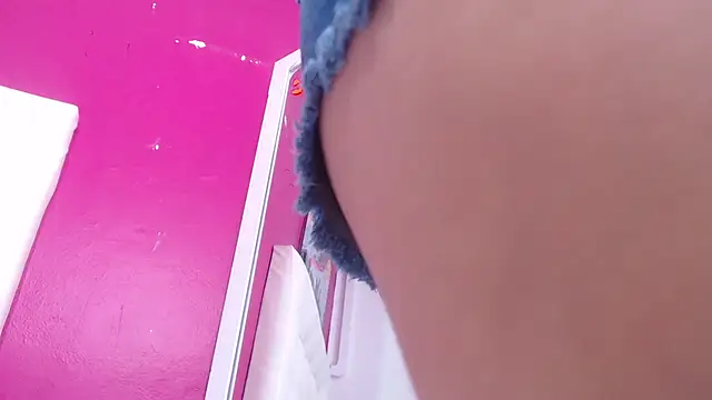 Snapshot of tinyy_whore18 chatting on 01.11.26 tinyy whore18 online show from 01.11.26