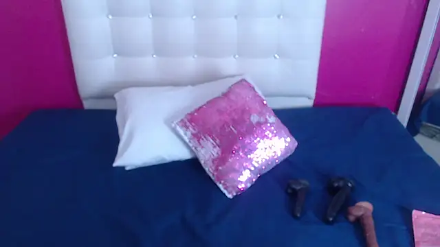 Snapshot of tinyy_whore18 chatting on 02.12.26 tinyy whore18 online show from 02.12.26