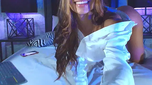 Snapshot of Bella_Smiith_ chatting on 02.08.25 Bella Smiith online show from 02.08.25