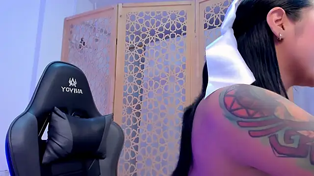 sophierooy22 online show from 12.18.24