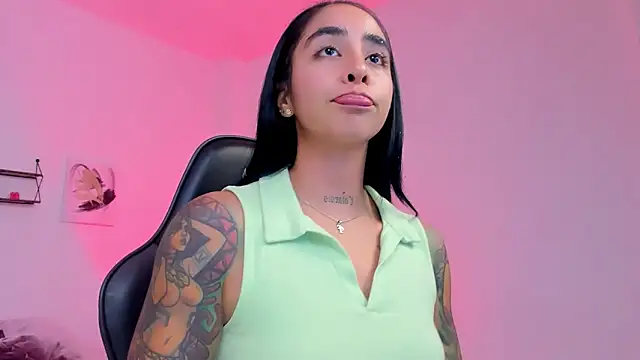 sophierooy22 online show from 03.18.26