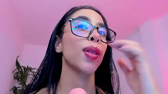 Snapshot of sophierooy22 chatting on 06.14.26 sophierooy22 online show from 06.14.26