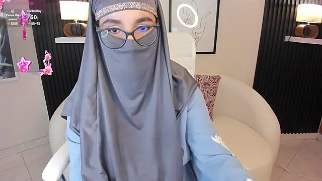 Snapshot of Ayha_khalaf chatting on 03.18.25 Ayha khalaf online show from 03.18.25