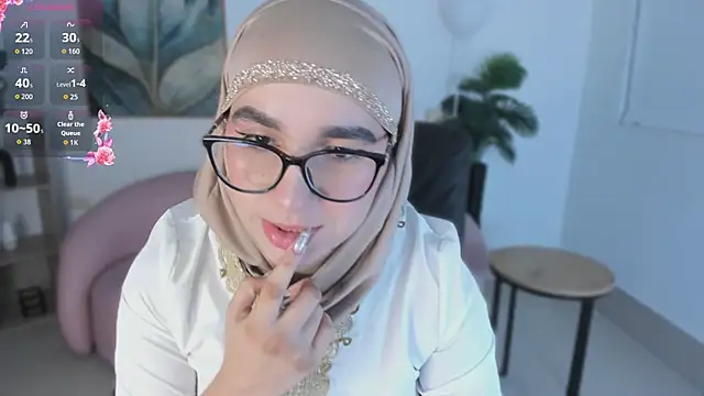 Snapshot of Ayha_khalaf chatting on 09.21.25 Ayha khalaf online show from 09.21.25