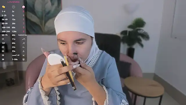 Snapshot of Ayha_khalaf chatting on 09.29.25 Ayha khalaf online show from 09.29.25