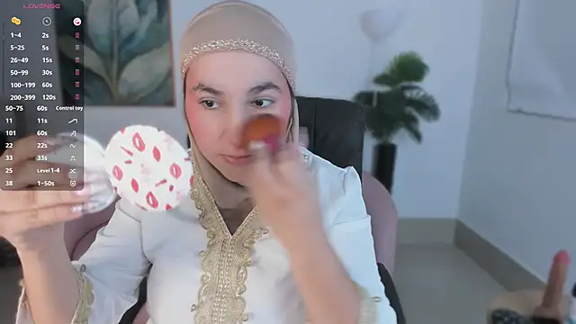 Snapshot of Ayha_khalaf chatting on 10.02.25 Ayha khalaf online show from 10.02.25