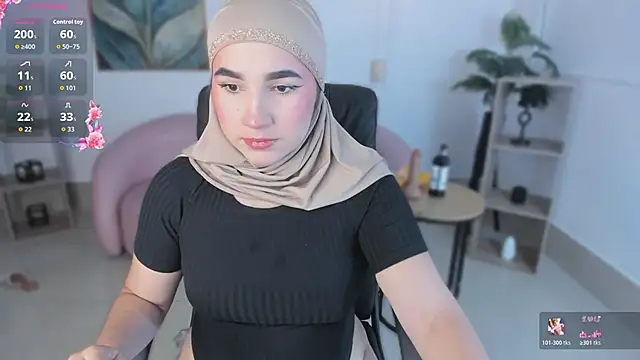 Snapshot of Ayha_khalaf chatting on 11.18.25 Ayha khalaf online show from 11.18.25