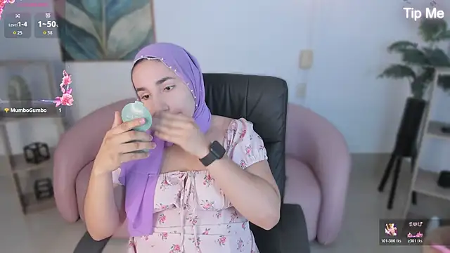 Snapshot of Ayha_khalaf chatting on 11.19.25 Ayha khalaf online show from 11.19.25