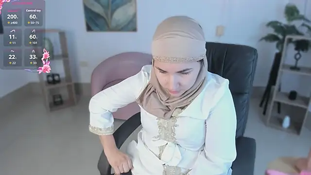 Snapshot of Ayha_khalaf chatting on 11.20.25 Ayha khalaf online show from 11.20.25