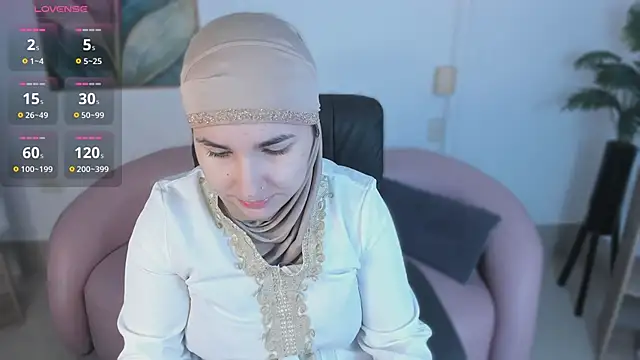 Snapshot of Ayha_khalaf chatting on 11.22.25 Ayha khalaf online show from 11.22.25