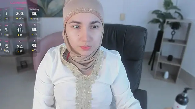 Snapshot of Ayha_khalaf chatting on 11.25.25 Ayha khalaf online show from 11.25.25