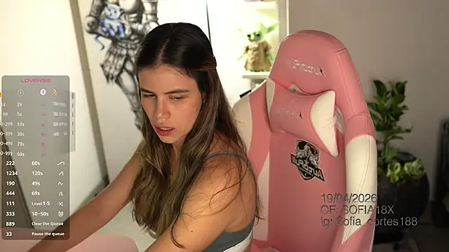 Snapshot of tatiana__cortes18 chatting on 04.19.26 tatiana cortes18 online show from 04.19.26