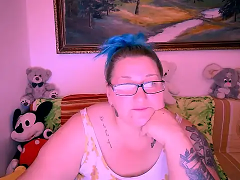 Snapshot of mayamayx chatting on 10.10.25 mayamayx online show from 10.10.25