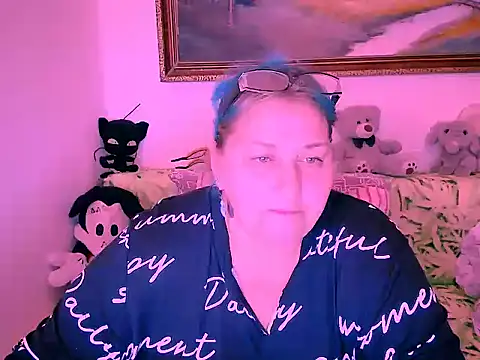 Snapshot of mayamayx chatting on 10.21.25 mayamayx online show from 10.21.25