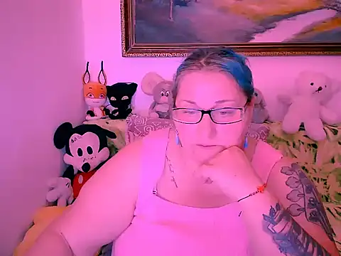 Snapshot of mayamayx chatting on 10.22.25 mayamayx online show from 10.22.25