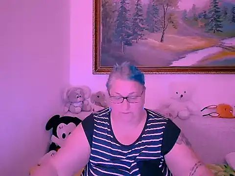 Snapshot of mayamayx chatting on 11.02.25 mayamayx online show from 11.02.25