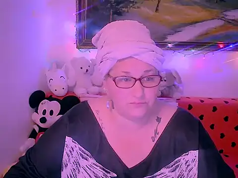 Snapshot of mayamayx chatting on 11.22.25 mayamayx online show from 11.22.25