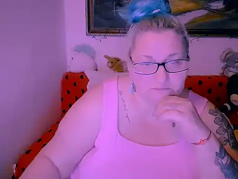 Snapshot of mayamayx chatting on 11.30.25 mayamayx online show from 11.30.25