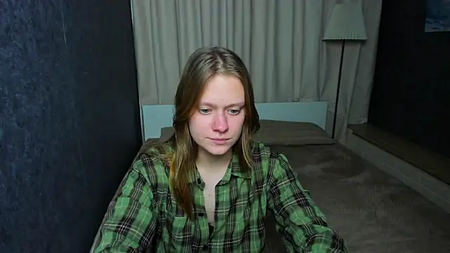 Snapshot of TessaSwans chatting on 01.29.25 TessaSwans online show from 01.29.25