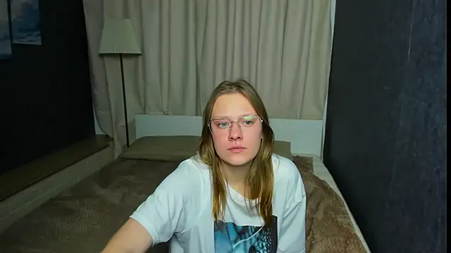 Snapshot of TessaSwans chatting on 01.30.25 TessaSwans online show from 01.30.25