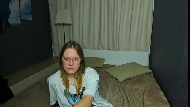 Snapshot of TessaSwans chatting on 01.30.25 TessaSwans online show from 01.30.25