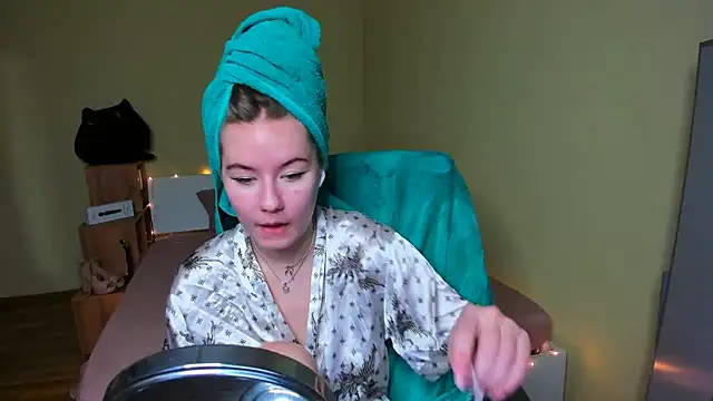 EmilyPaw online show from 02.02.25