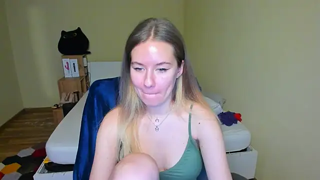 EmilyPaw online show from 02.14.25