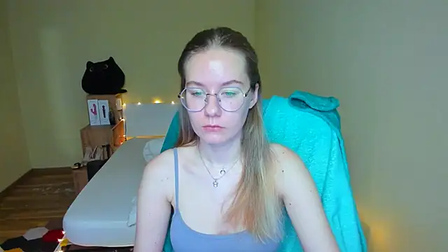 EmilyPaw online show from 02.15.25