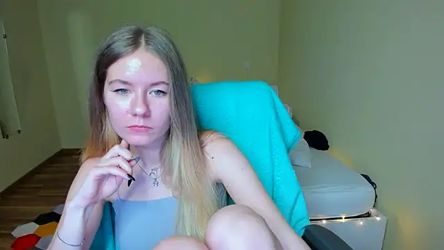 EmilyPaw online show from 02.18.25