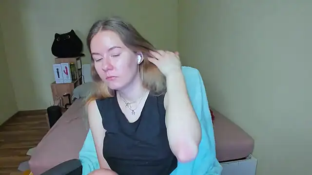 EmilyPaw online show from 03.15.25