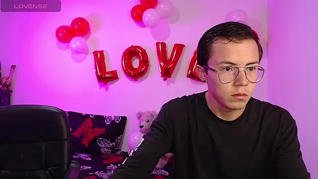 Snapshot of Tina_4_Charlie chatting on 02.13.25 Tina 4 Charlie online show from 02.13.25