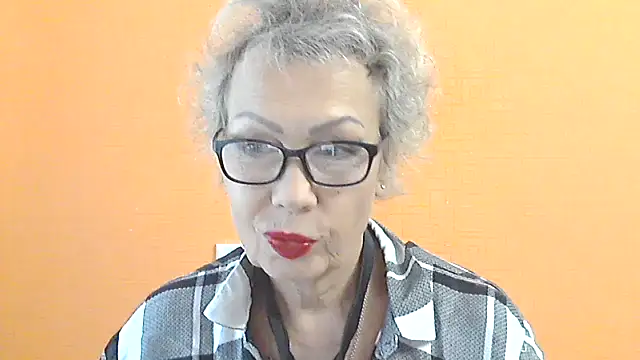 NessyJenixs online show from 10.02.25