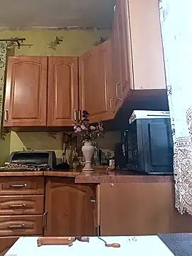 Laura Kiss online show from 11.18.25