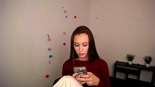 Nikonara Love online show from 10.18.25