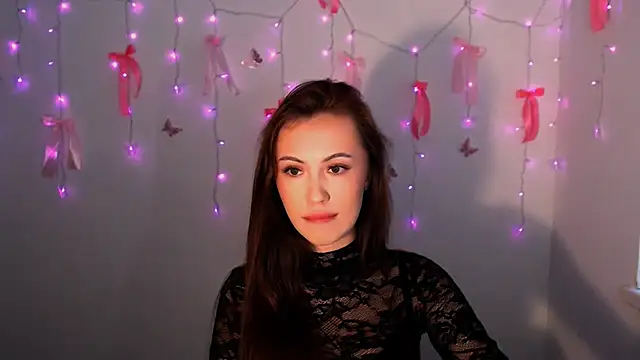 Nikonara Love online show from 12.17.25