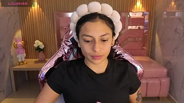 Snapshot of lilith_petit_sub chatting on 11.30.25 lilith petit sub online show from 11.30.25